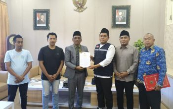 Ketua DPRD Pamekasan saat rapat dengar pendapat (RDP) terkait pemakzulan Bupati Pamekasan, Jum'at, (17/10/2025)
