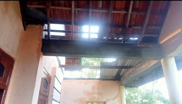 Diterjang Angin Kencang, Sejumlah Rumah di Palengaan Pamekasan Rusak Parah