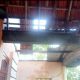 Rumah warga Palengaan yang rusak akibat diterjang angin saat huja , Senin (13/10/2025).