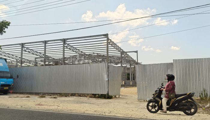 Diduga Gunakan Sirtu Ilegal, Proyek Showroom Toyota di Pamekasan Disorot